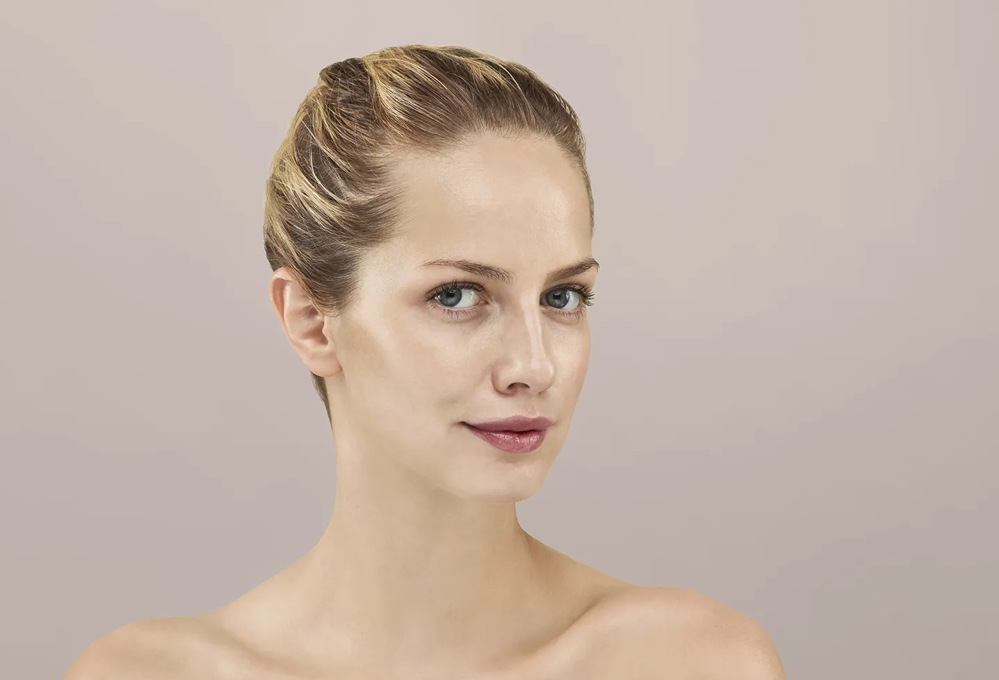 OSLO BIKOR Compact Powder N°1